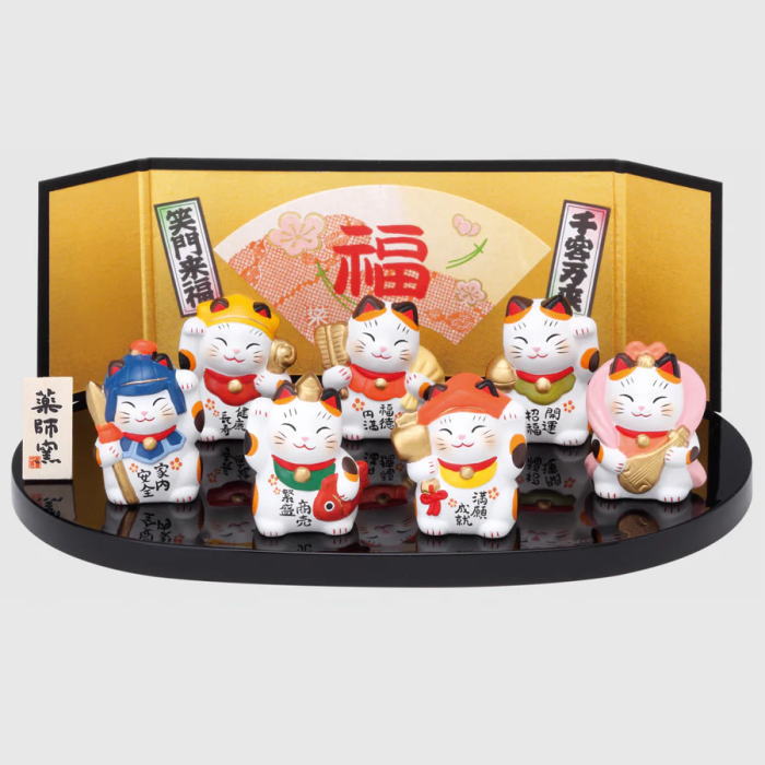 楽天市場】【送料無料】王様印 常滑焼 三匹猫 招き猫（貯金箱）5号