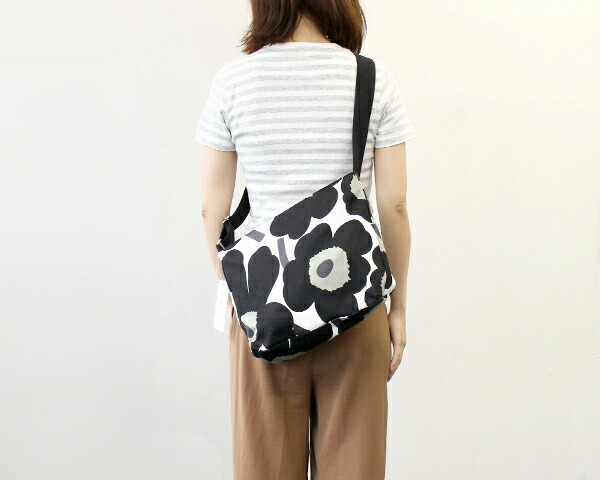 楽天市場 全品対象クーポン配布中 ﾏﾗｿﾝ期間中限定 マリメッコ ウニッコ オスマ ショルダーバッグ ブラック Marimekko Unikko Osma 北欧 タボーラ 楽天市場店
