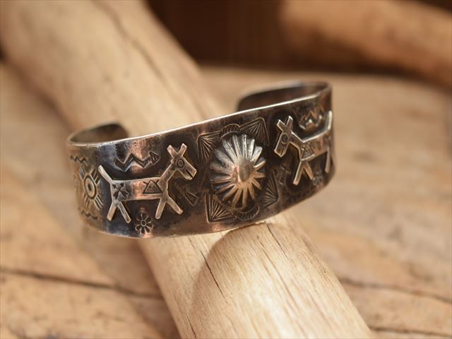 楽天市場 Vintage Indian Jewelry ホース Patched コインシルバーバングル Morning Star Trading