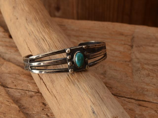 Vintage Indian Jewelry ナバホー族 or プエブロ インゴット しろがね色 レディース バングル