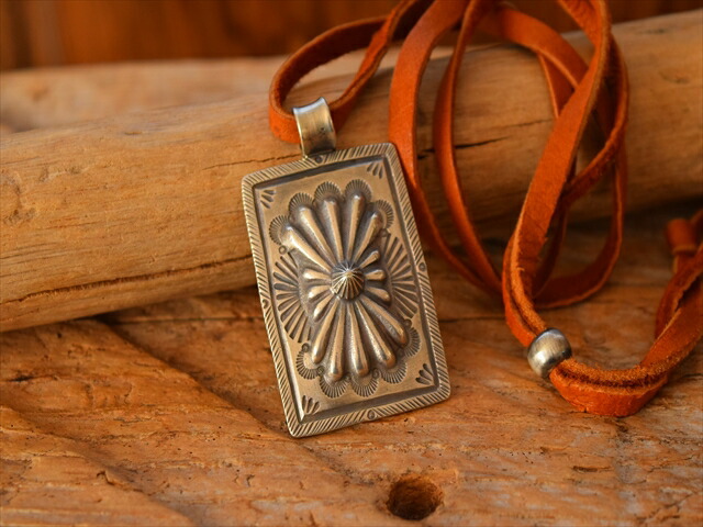 CALVIN MARTINEZ ペンダントヘッド/ インディアンジュエリー Navajo Calvin Martinez Kingman Turquoise Naja Pendant - 練馬