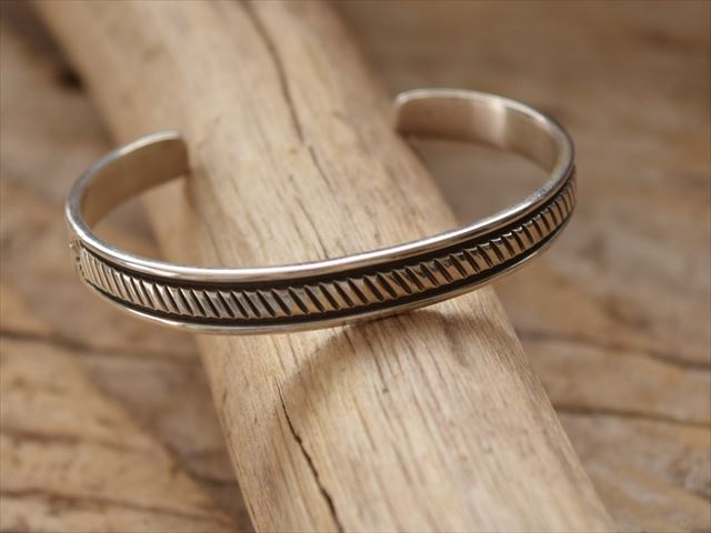 ブルースモーガン シルバーバングル インディアンジュエリー ナバホ　ブレスレット Indian Jewelry FUNNY公式ストア ナバホ族 ブルース・モーガン