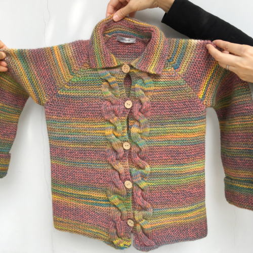 楽天市場 メイクメイクで編む子供用ラグラン袖のカーディガン １２０ｃｍ 手編みキット オリムパス 編み図 編みものキット 毛糸専門店 手編みオーエン屋