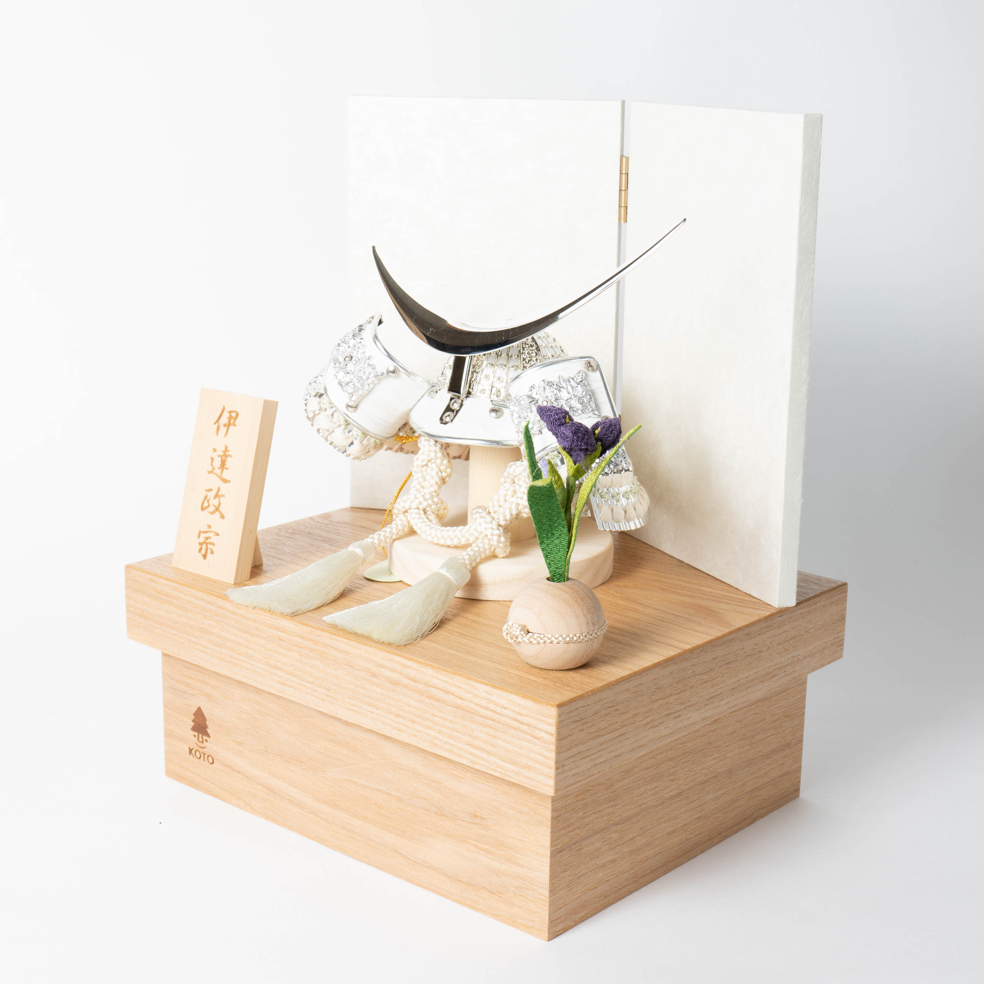 五月手先今めかしい 可憐 分かり易い コンパクト 五月人形 木製鉄兜 かっこいい てづくり 今日的 物ごとの兜 シルヴァー伊達政宗 収納箱 和紙 Silk Music Com