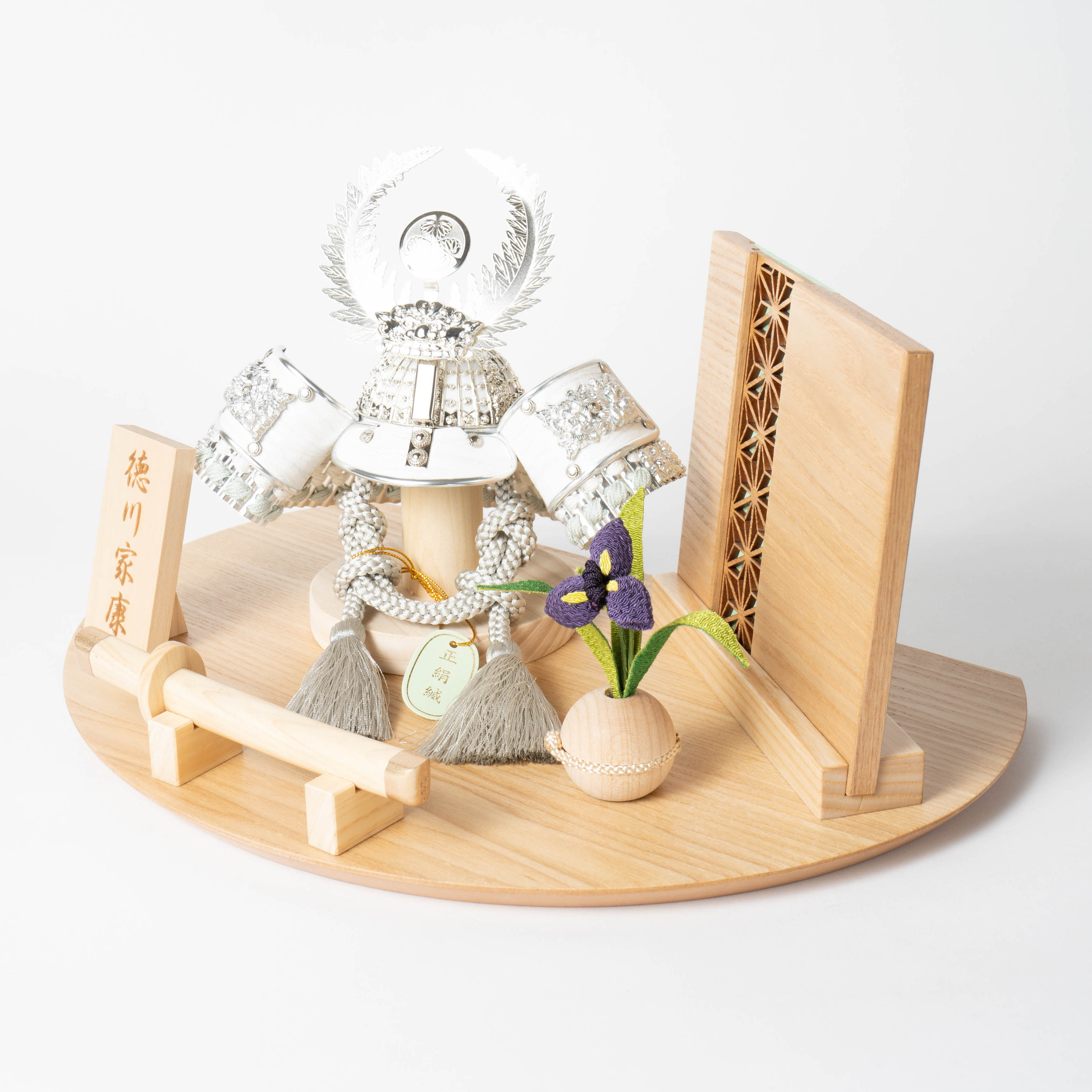 男の子 初節句 銀徳川家康 かわいい 伝統工芸 シンプル 五月人形 プレゼント コンパクト インテリア モダン 五月人形おしゃれ 0615 五月人形 コンパクト 平台 天然木 木製兜 かっこいい てづくり ことの兜 銀徳川家康