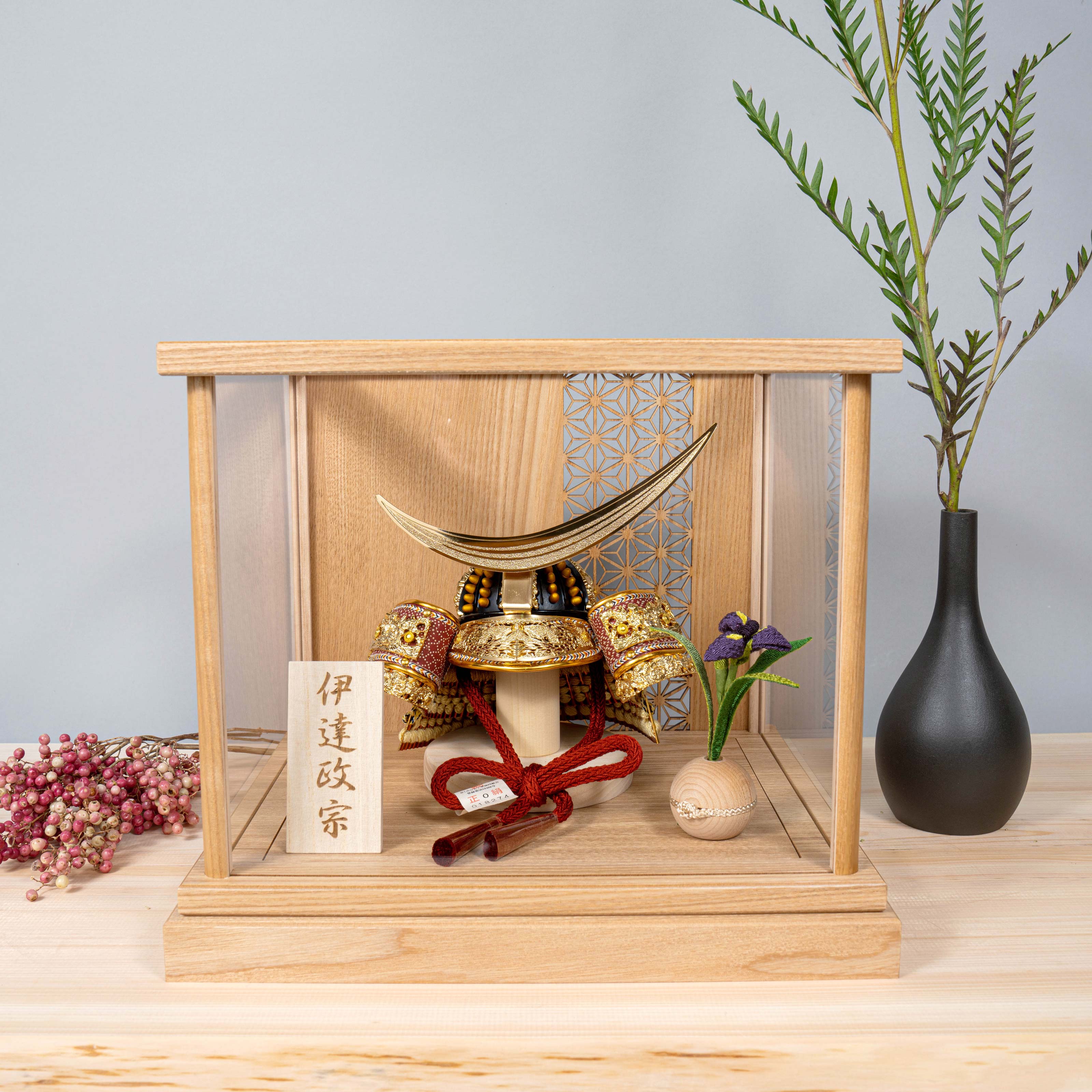 楽天市場 五月人形おしゃれ 0578 コンパクト かっこいい五月人形 てづくり 5月人形木製 武将 インテリア 兜 伊達政宗 Nケース麻の葉 てづくり工房 木都