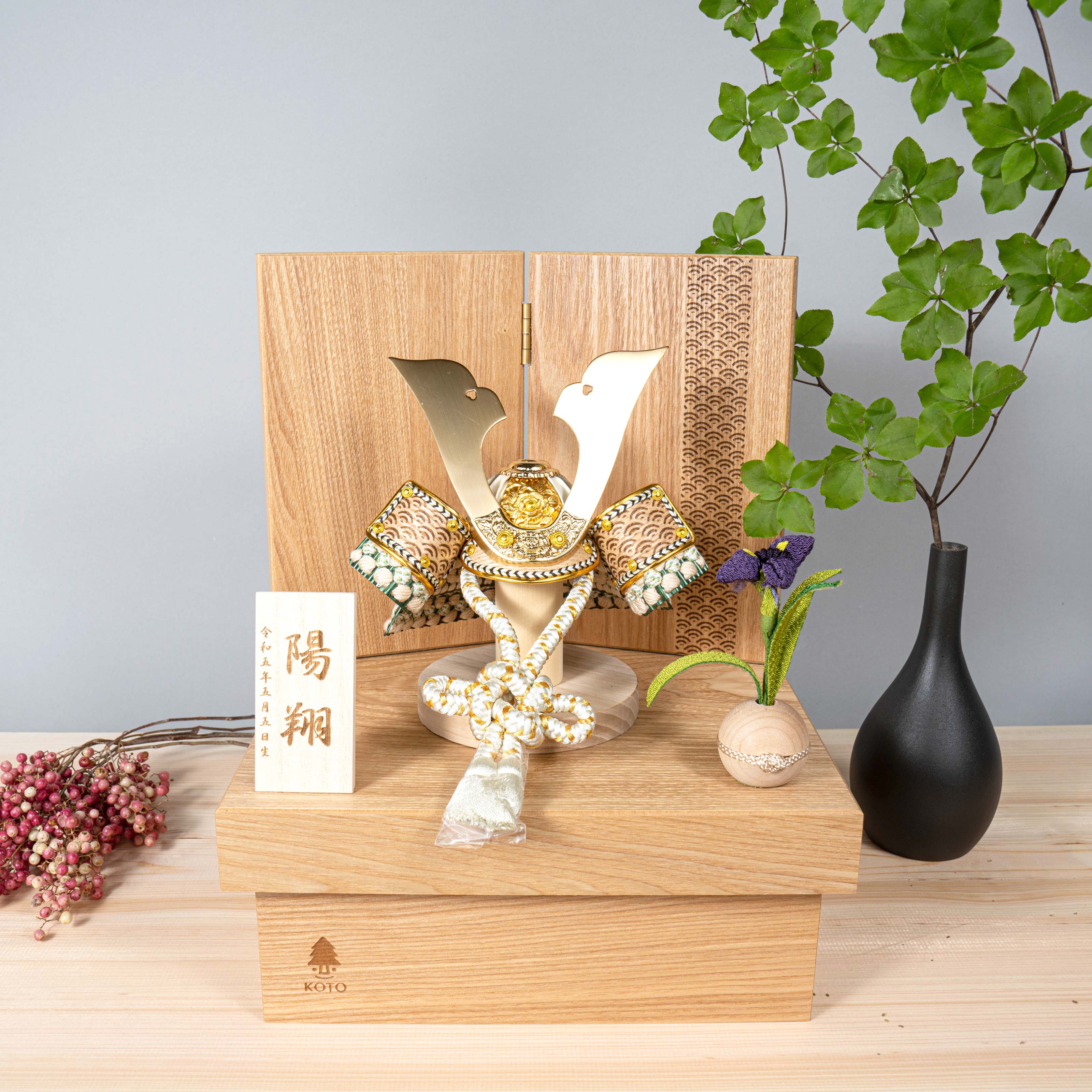 大感謝セール 男の子 かわいい 初節句 インテリア ことのオリジナル兜 だいち 木製兜 コンパクト てづくり モダン 雛祭り 端午の節句 天然木 五月人形 シンプル 五月人形おしゃれ 0542 ブラウンケース てづくり プレゼント 伝統工芸 かっこいい ことの
