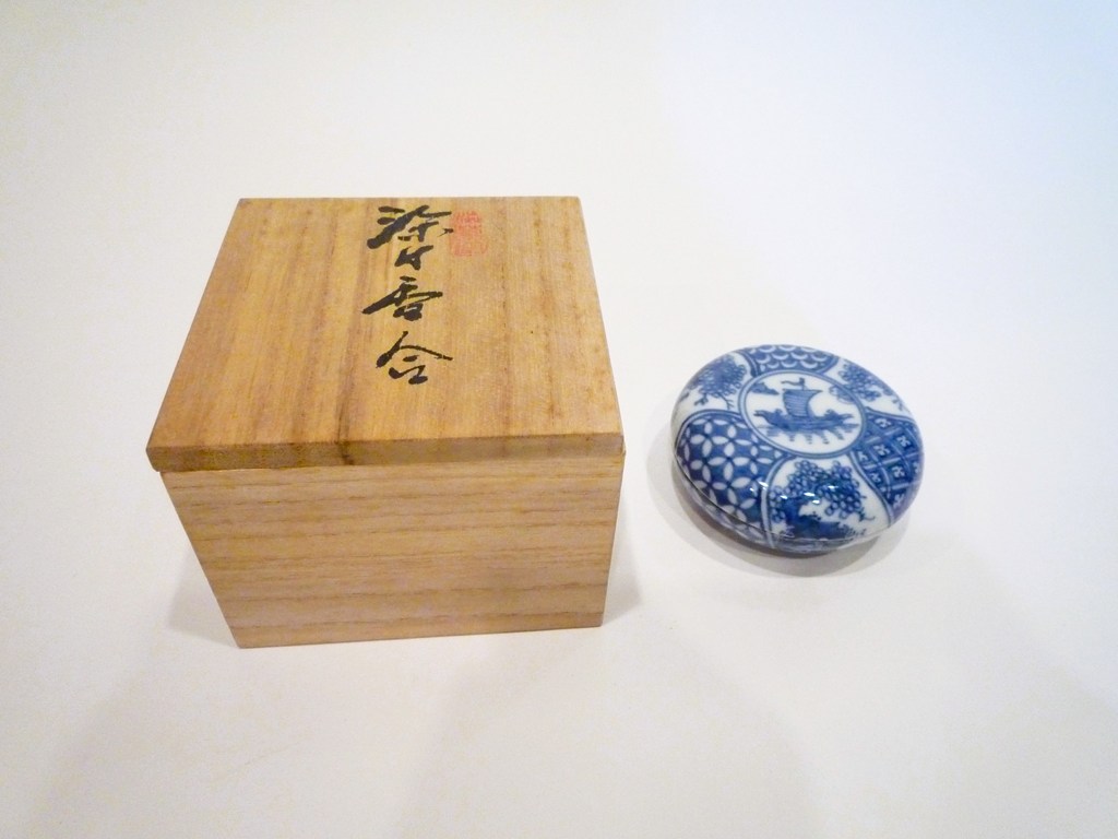 【送料無料】【茶道・茶道具】【表千家・裏千家】【中古】染付香合　芳国舎　渋草焼｜茶道具専門店　松風園まつの