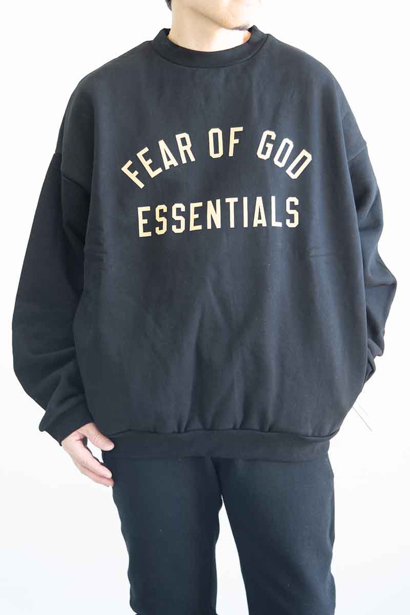 貨物輸送無料 トップス FEAR OF GOD FOG ESSENTIALS フィアオブゴッド エッセンシャルズ 24FW ARCH LOGO CREW SWEAT SHIRTS / 黒いこと  返品取り替えっこ不可