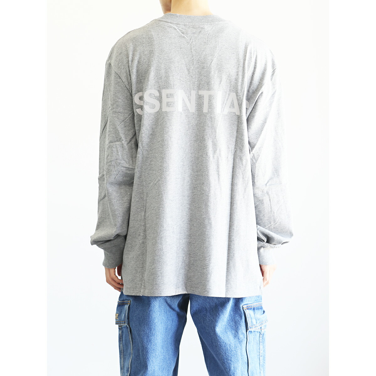 貨物輸送無料 トップス FEAR OF GOD FOG ESSENTIALS フィアオブゴッド エッセンシャルズ REFLECTOR LOGO L/S TEE / スノーグレー 返品取り替えっこ不可