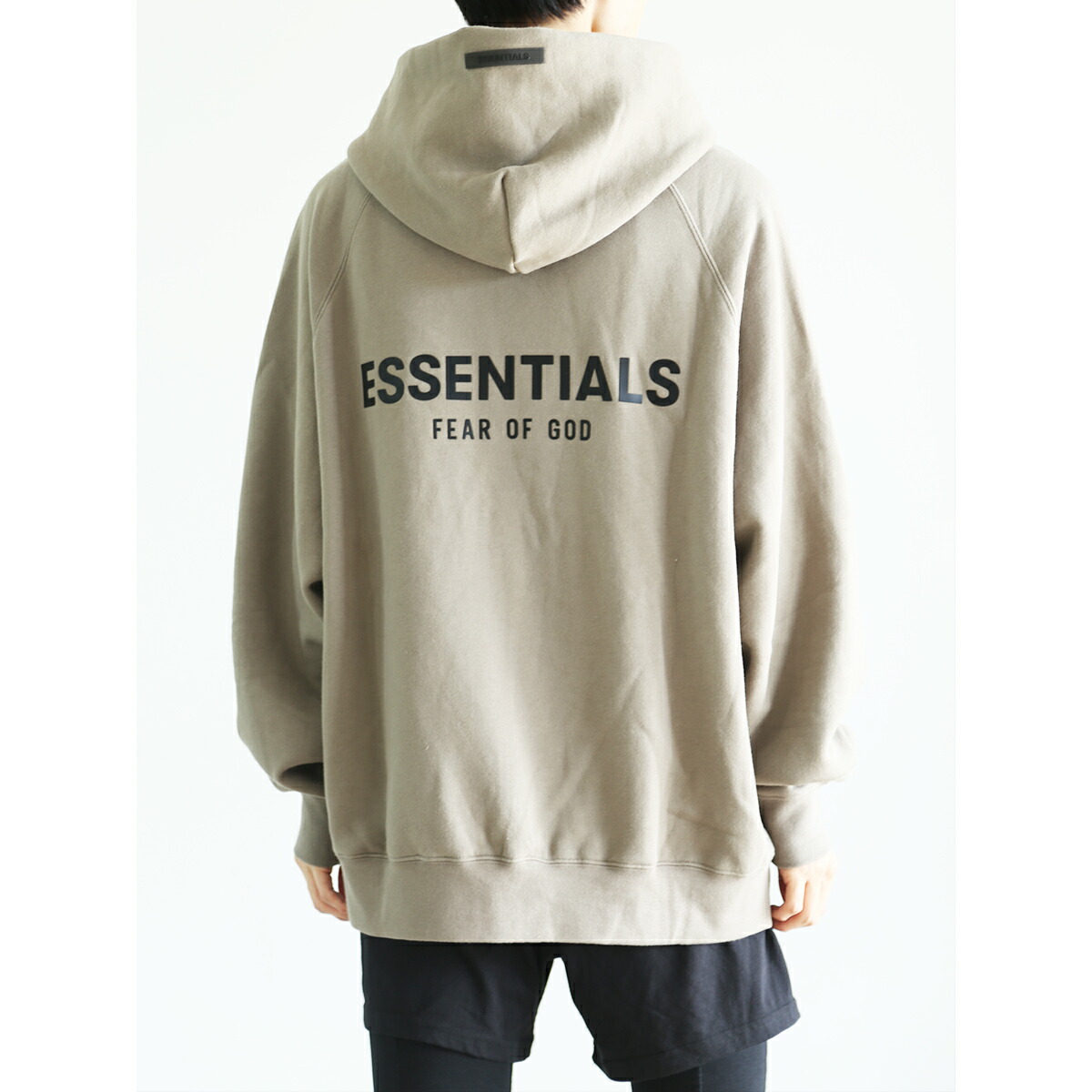 送料無料 トップス FEAR OF GOD FOG ESSENTIALS フィアオブゴッド エッセンシャルズ BACK LOGO HOODIE (RUBBER) / トープ 返品交換不可