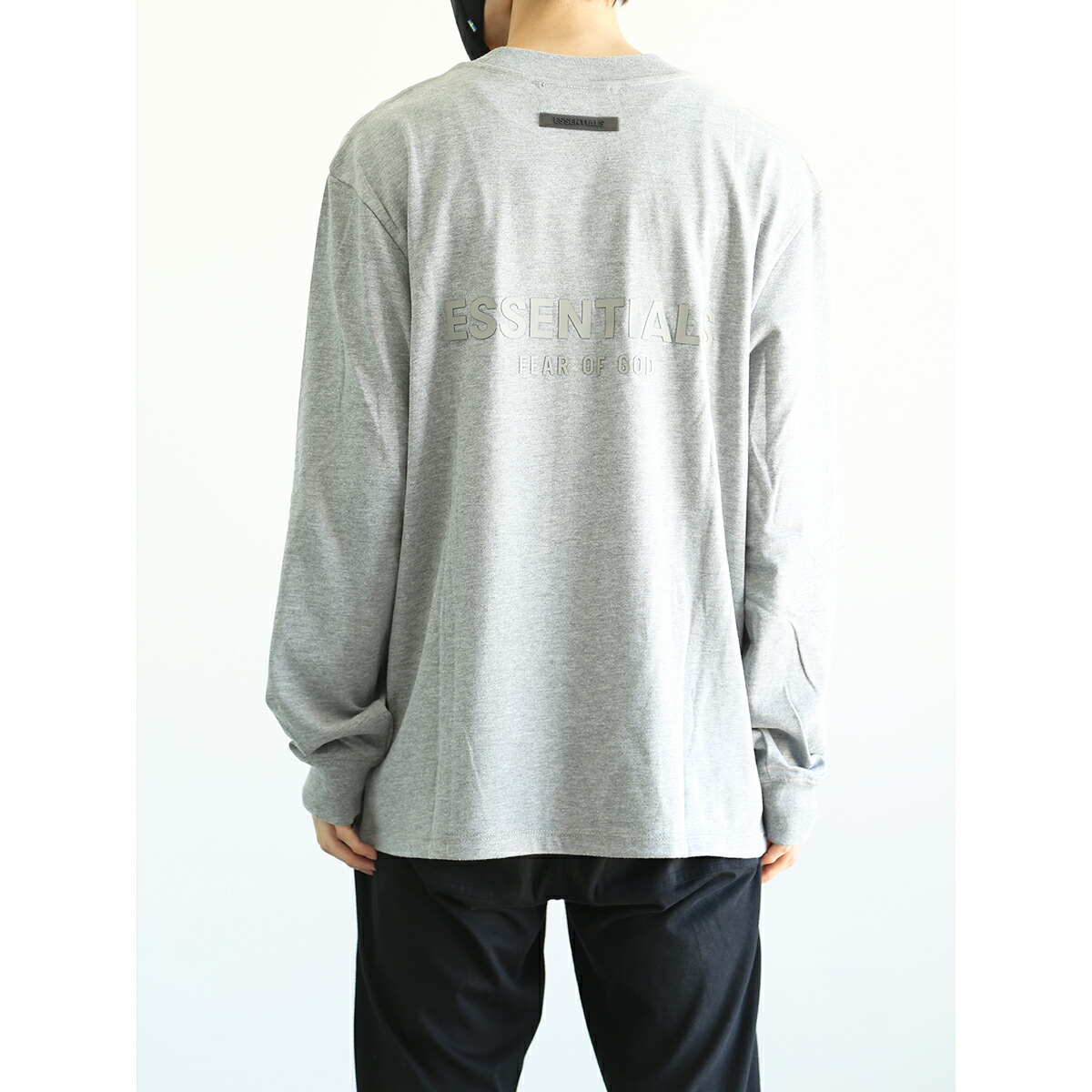 貨物輸送無料 トップス FEAR OF GOD FOG ESSENTIALS フィアオブゴッド エッセンシャルズ 21SS BACK LOGO L/S TEE (RUBBER) / うす暗いオートミール 返品取り替えっこ不可