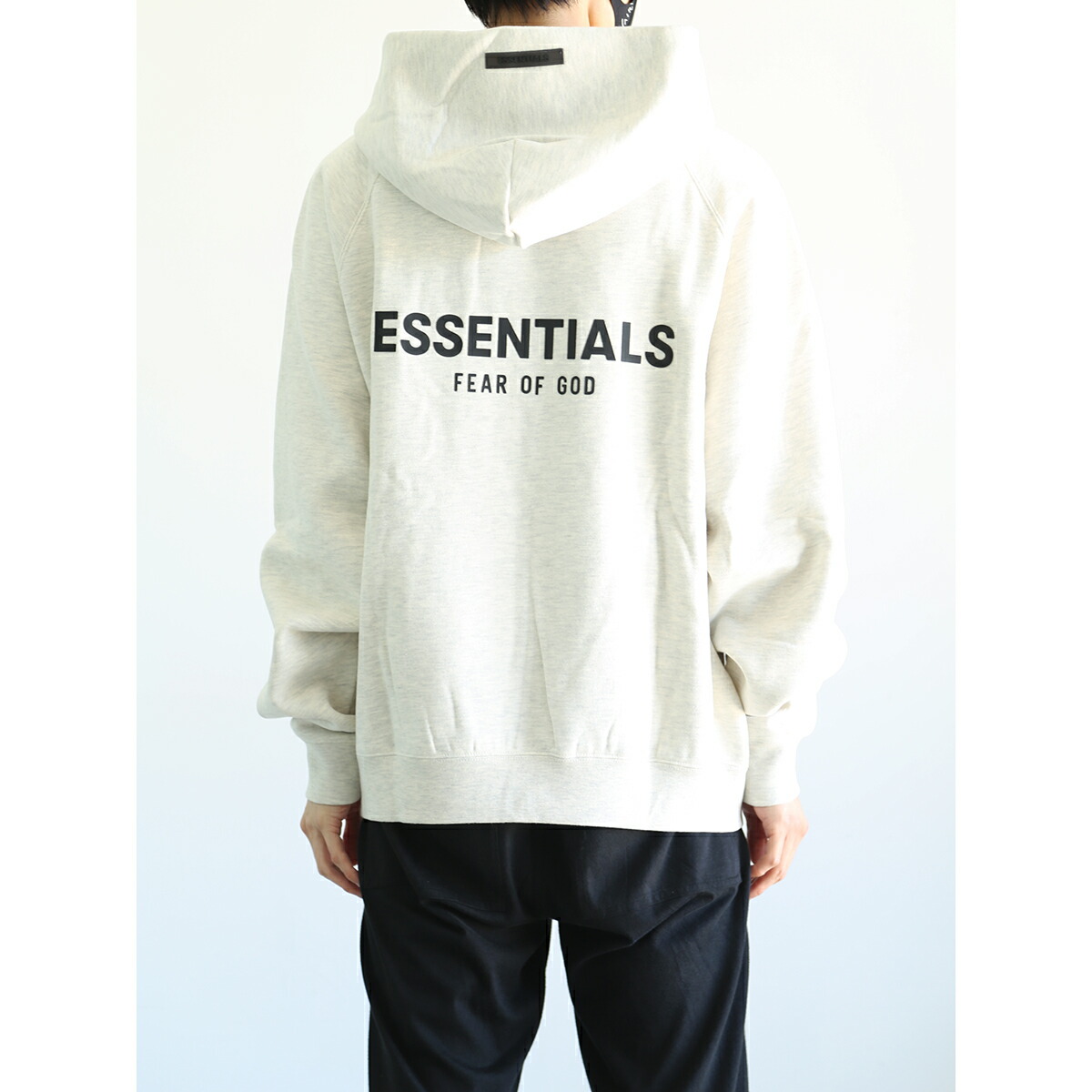 送料無料 トップス FEAR OF GOD FOG ESSENTIALS フィアオブゴッド エッセンシャルズ 21SS BACK LOGO HOODIE (RUBBER) / ライトオートミール 返品交換不可