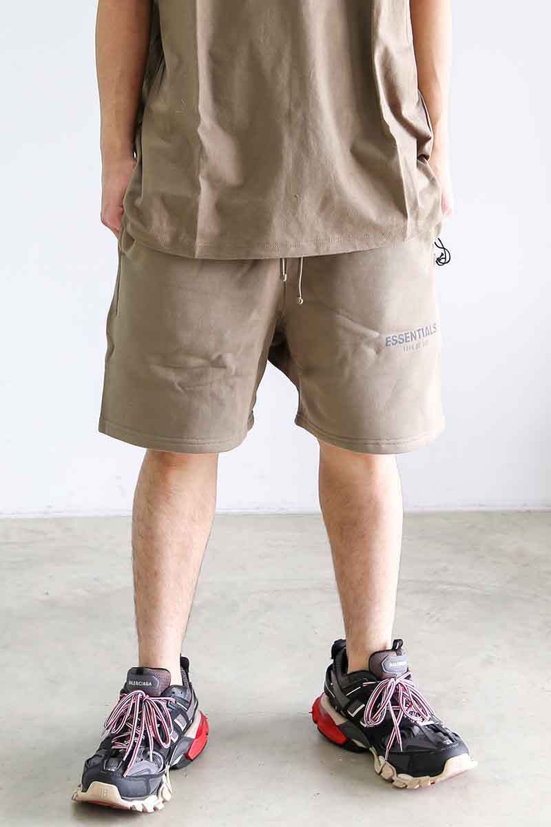 送料無料 ボトムス FEAR OF GOD FOG ESSENTIALS フィアオブゴッド エッセンシャルズ 21SS SWEAT SHORTS / トープ 返品交換不可