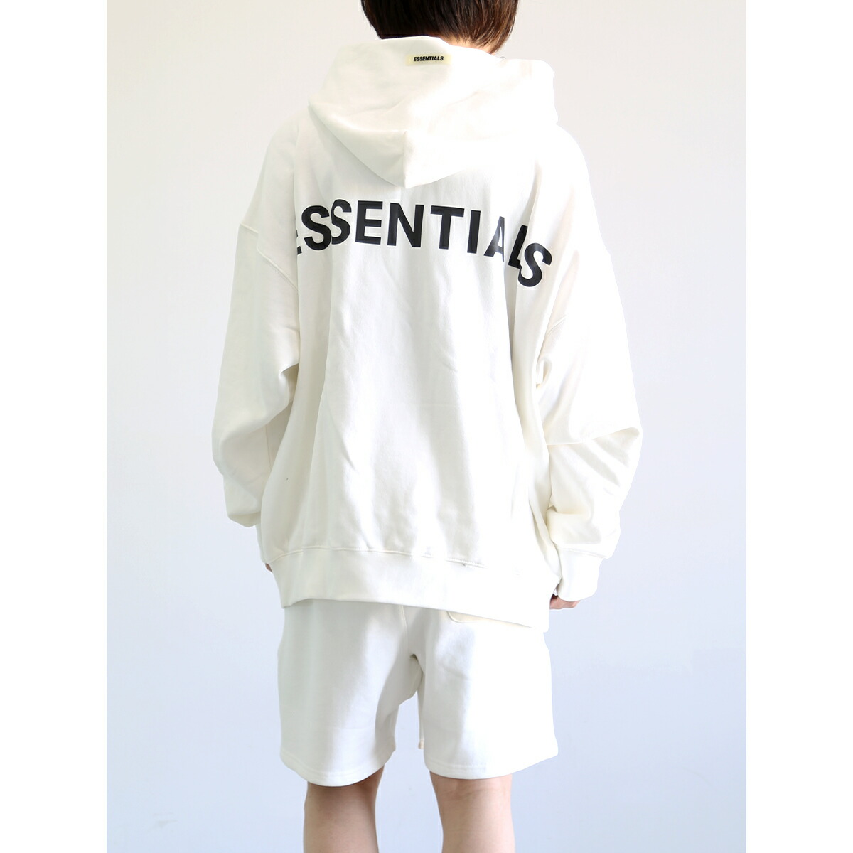 送料無料 トップス FEAR OF GOD FOG ESSENTIALS フィアオブゴッド エッセンシャルズ PULLOVER HOODIE REFLECTOR / ホワイト 返品交換不可｜Valuation share