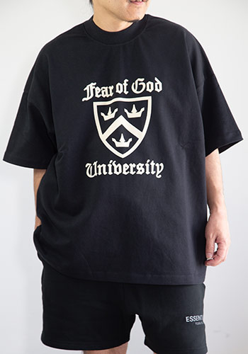 送料無料 トップス FEAR OF GOD FOG ESSENTIALS フィアオブゴッド エッセンシャルズ 25SS UNIVERSITY HEAVY WEIGHT SS TEE / ブラック 返品交換不可