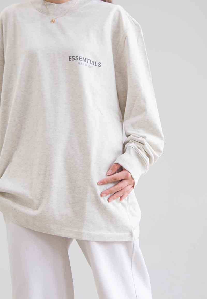 貨物輸送無料 トップス FEAR OF GOD FOG ESSENTIALS フィアオブゴッド エッセンシャルズ ONE POINT L/S TEE / ともし火オートミール 返品取り替えっこ不可
