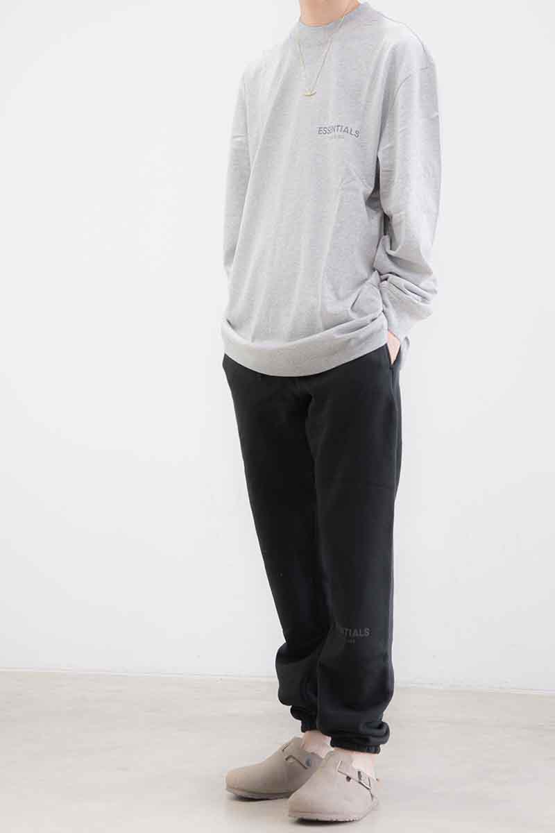 貨物輸送無料 トップス FEAR OF GOD FOG ESSENTIALS フィアオブゴッド エッセンシャルズ ONE POINT L/S TEE / うす暗いオートミール 返品取り替えっこ不可