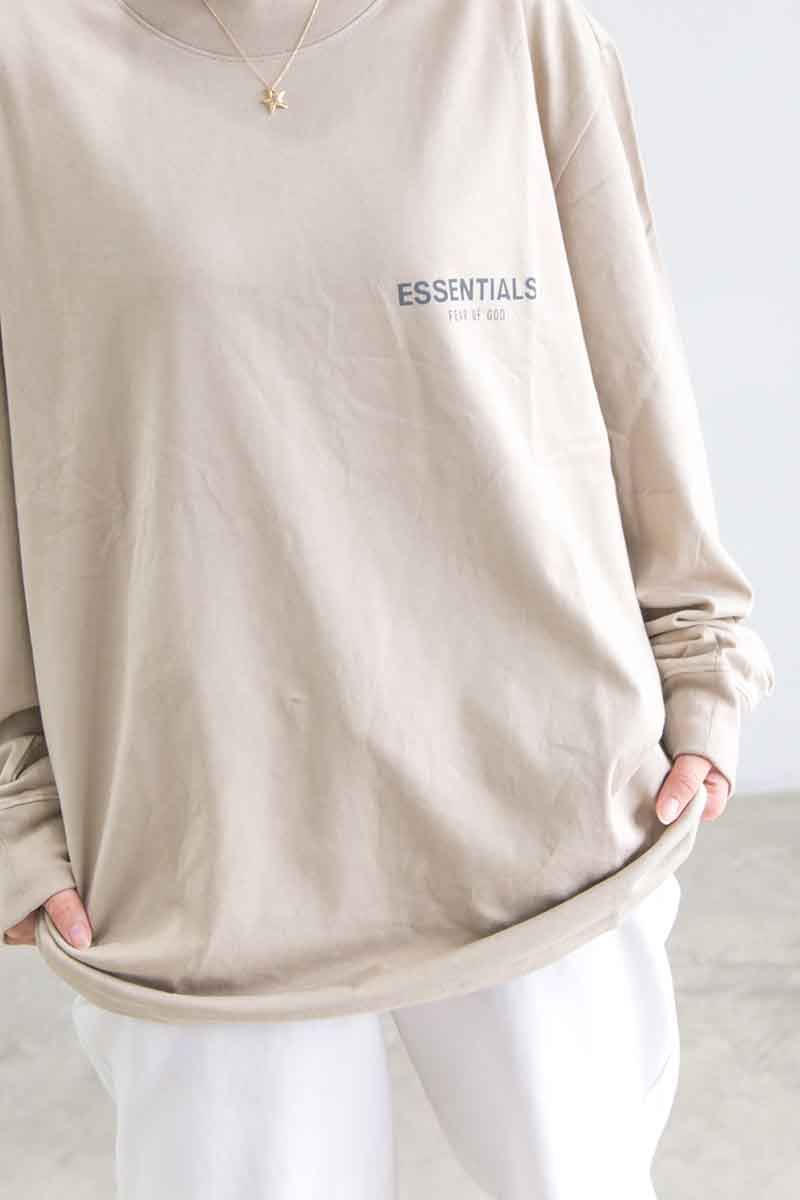 貨物輸送無料 トップス FEAR OF GOD FOG ESSENTIALS フィアオブゴッド エッセンシャルズ ONE POINT L/S TEE / タン 返品取り替えっこ不可
