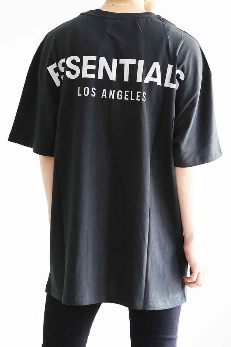 送料無料 トップス FEAR OF GOD FOG ESSENTIALS フィアオブゴッド エッセンシャルズ 【LA限定】REFLECTOR LOGO S/S TEE / ブラック 返品交換不可