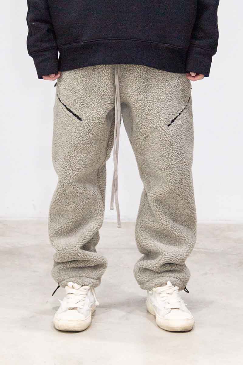 送料無料 ボトムス FEAR OF GOD FOG ESSENTIALS フィアオブゴッド エッセンシャルズ FLEECE PANTS / グレー 返品交換不可