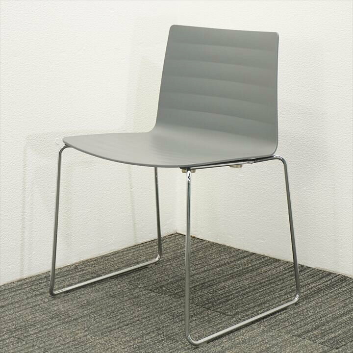 アンドリュー・世界 フレックスチェアー 薄墨色 中古