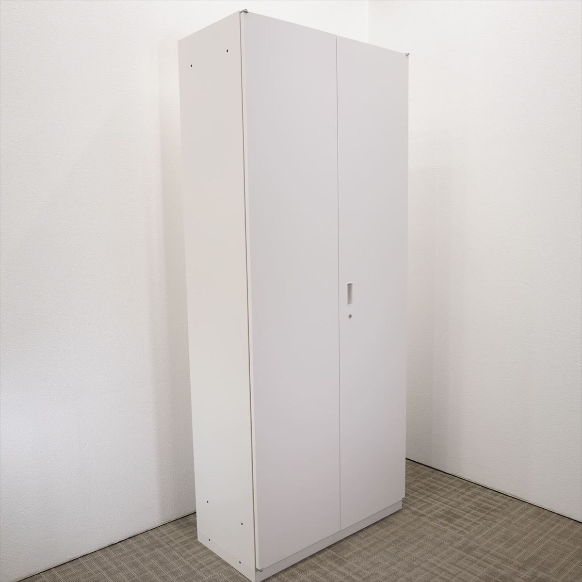 イトーキ シンライン 両開き書庫 0945 H2140 W9色　中古｜オフィス家具の天下一　店 22,960円