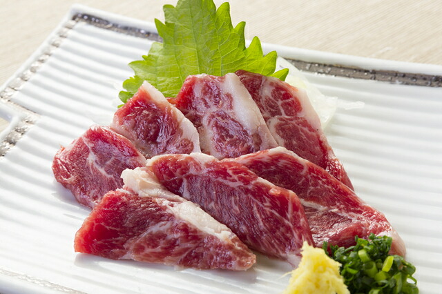 【フランス産】中霜降り　馬刺し　１ｋｇ［桜州］※期間限定価格