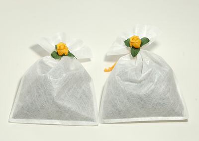 貨物輸送無料 15袋容器に並べる 竹炭 脱臭剤 ミニ 0.2L 2個入り口・入口 御召しもの社交ダンス 車内 竹炭脱臭剤 除湿 消臭成り行き 国産 竹炭  使い勝手似つかわしい ミニ印字機
