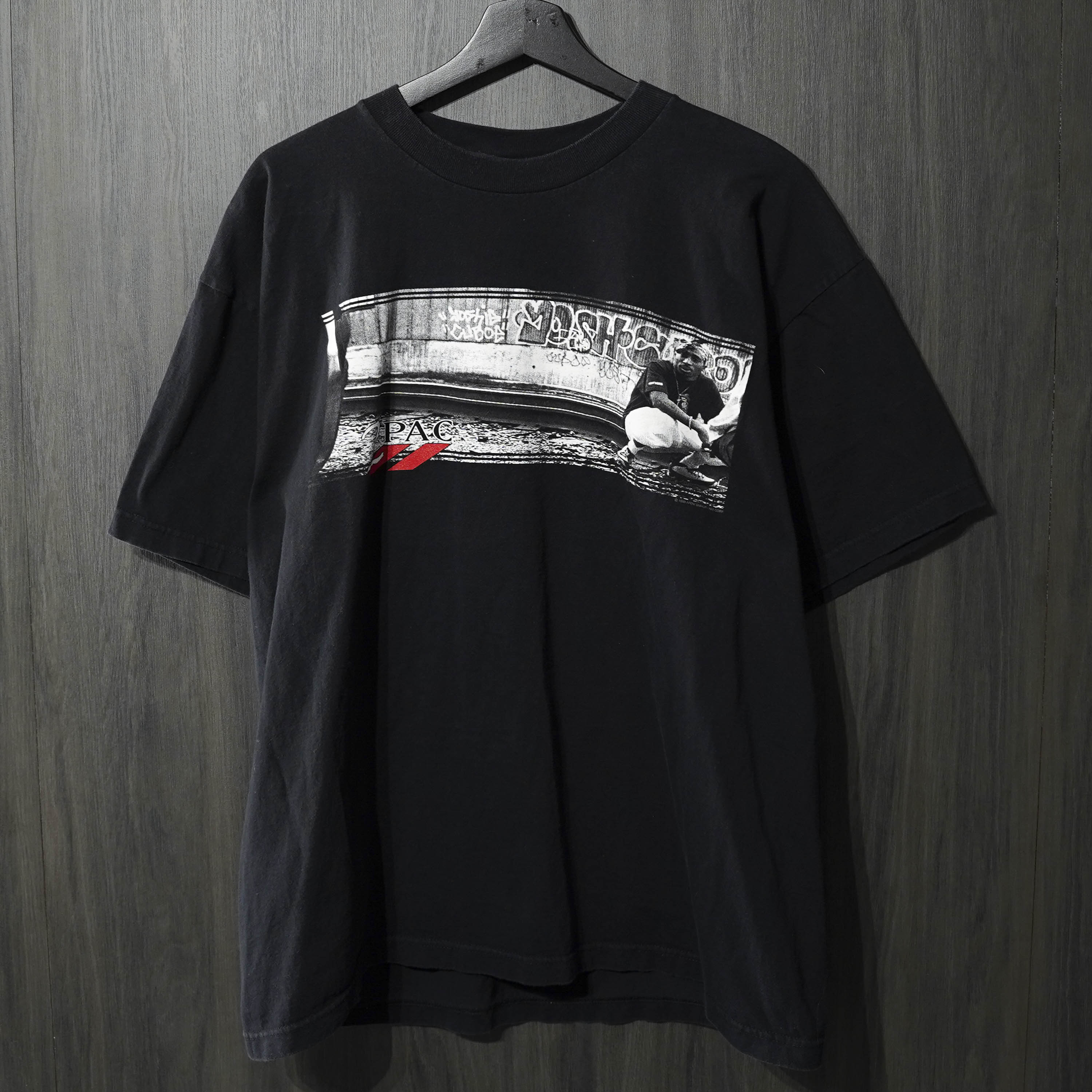 90s VINTAGE TEE 2PAC "Graffiti Tee " WINTERLAND XL 2パック 半袖Tシャツ ブラック｜Ten past Ten Jr. 42,000円