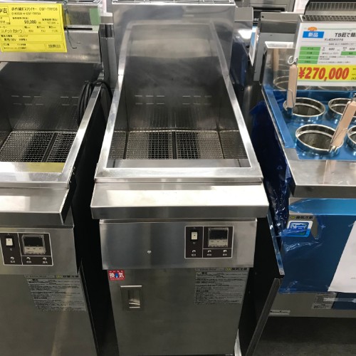 【実業界最長1年引きうける】【中古】赤外線ガスフライヤー コメットカトウ CSF-TRFD3 幅400×奥ぶかさ750×高さ1130 都市屁っ放り 【貨物輸送別途積もり書き】【お勤め用】【飲食店 バス発着場 勝手もと機材 フライヤー お勤め用フライヤー】 業務用厨房機器-業務用フライヤー-業務用厨房機器・用品