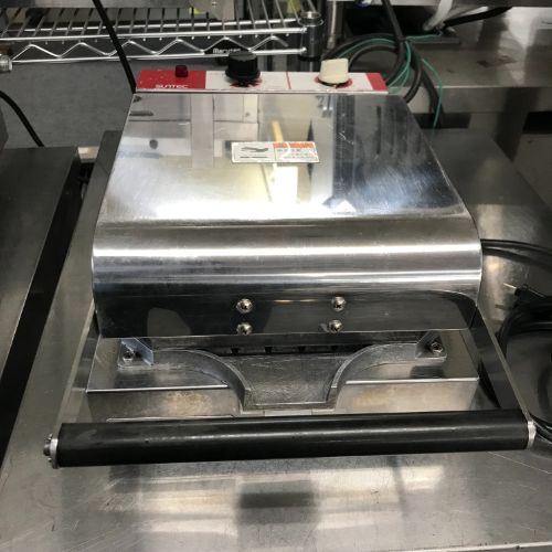 【実業家最長1年引きうける】【中古】灯し火アイスコーンメーカー サンテック会社企業 SIK-1L 幅240×奥ふかさ450×高さ140 【貨物輸送別途積もり書き】【御勤め用】【飲食店 バス発着場 勝手もと備品 風変わり焼物器 御勤め用風変わり焼物器】
