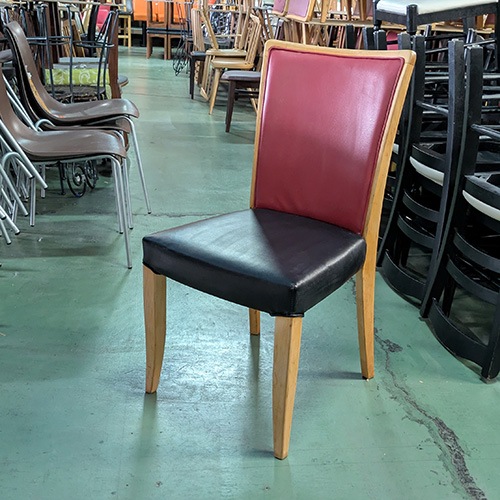 【中古】洋風イス ツートン 座黒なめし革 背赤なめし革 幅440×奥ふかさ520×高さ860 座面高さ：440 【貨物輸送無料】【御勤め用】【飲食店 バス発着場 勝手もと備品 イス 御勤め用イス】