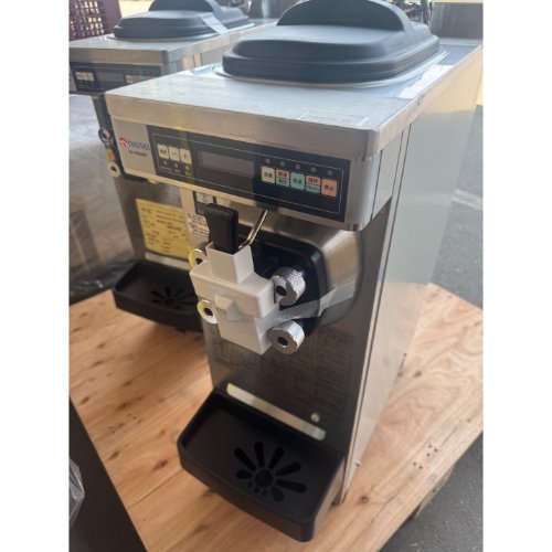 【中古】ソフトクリームサーヴァー 日世 NA-9524AE 幅290×奥ふかさ600×高さ800 三相200V 【貨物輸送別途積もり書き】【御勤め用】【飲食店 バス発着場 勝手もと備品 内燃機関器械 御勤め用内燃機関器械】