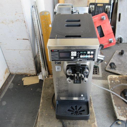 【実業家最長1年引きうける】【中古】ソフトクリーム冷凍庫 日世 CI-9624AE 幅298×奥ふかさ739×高さ949 三相200V 【貨物輸送別途積もり書き】【御勤め用】【飲食店 バス発着場 勝手もと備品 内燃機関器械 御勤め用内燃機関器械】