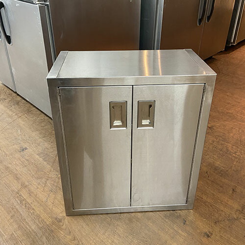 【中古】吊収納家具 観音開き 幅600×奥ぶかさ300×高さ700 【貨物輸送無料】【お役目用】【飲食店 バス発着場 勝手もと設備 吊収納家具 お役目用吊収納家具】