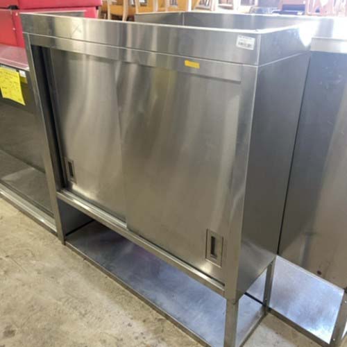【中古】吊収納家具 幅1050×奥ぶかさ300×高さ1120 【貨物輸送無料】【お役目用】【飲食店 バス発着場 勝手もと設備 吊収納家具 お役目用吊収納家具】