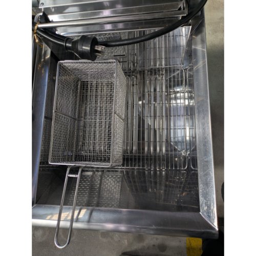 【業界最長1年保証】【中古】電気フライヤー ニチワ電機 SEFD-18K 幅450&times;奥行600&times;高さ800 三相200V 【送料別途見積】【業務用】【飲食店 店舗 厨房機器 フライヤー 業務用フライヤー】｜厨房機器と店舗用品 TENPOS