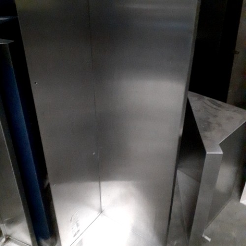 【中古】平棚 背板付き添い人 幅1350×奥ふかさ400×高さ330 【貨物輸送別途積もり書き】【御役目用】【飲食店 バス発着場 御厨子所計器 平棚 上棚 御役目用平棚 御役目用上棚】