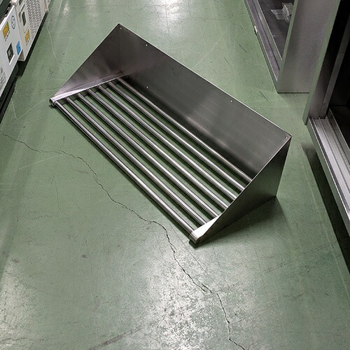 【中古】配管棚 背板あり 幅900×奥ふかさ350×高さ250 【貨物輸送別途積もり書き】【御勤め用】【飲食店 バス発着場 勝手もと備品 配管棚 御勤め用配管棚】