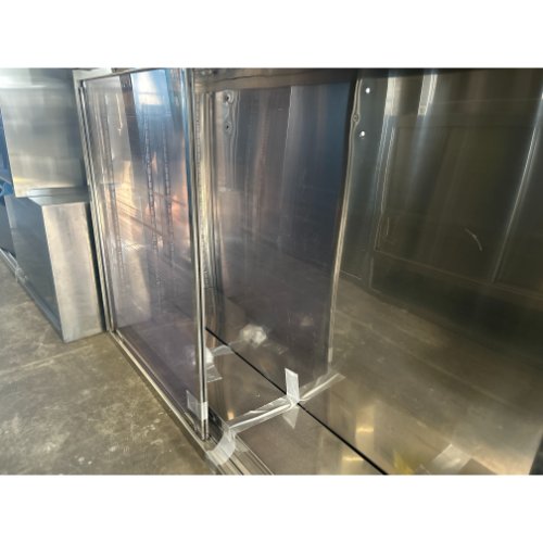 【中古】吊収納家具(可塑性物質扉) 幅1400×奥ぶかさ250×高さ900 【貨物輸送別途積もり書き】【お役目用】【飲食店 バス発着場 勝手もと設備 吊収納家具 お役目用吊収納家具】