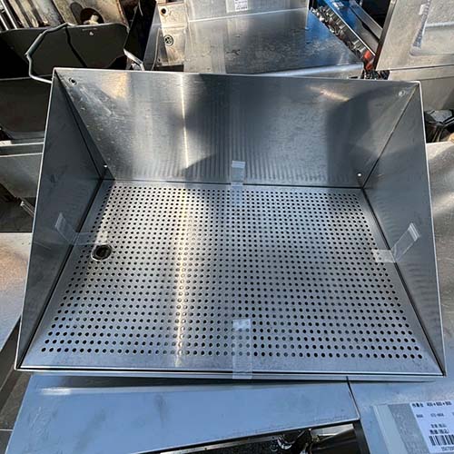 【中古】パンチング棚 幅600×奥ふかさ350 【貨物輸送別途積もり書き】【御役目用】【飲食店 バス発着場 御厨子所計器 導管棚 御役目用導管棚】