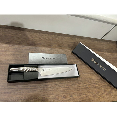 【中古】三徳まかない方 VG10シリアの首都33層鋼 (雲竜~匠UN-RYU~)刃渡り 17.5珊 下村実業 幅300×奥ふかさ40 【貨物輸送別途積もり書き】【未当て嵌める品】【御勤め用】【飲食店 バス発着場 膳立て御先棒 膳立て備品 まかない方 まな板 御勤め用まかない方 御勤め用まな板】