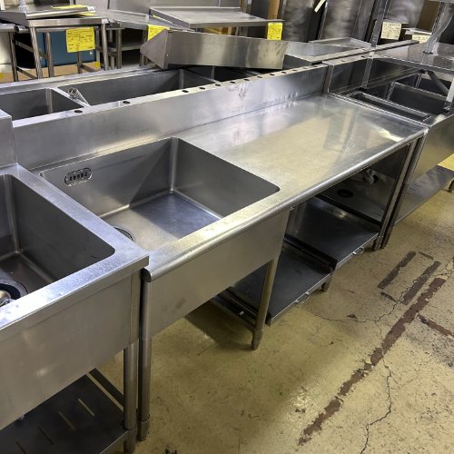 【中古】一槽シンク 炊飯手押し車付き添い人 台付き添い人 BGあり 幅1850×奥ぶかさ700×高さ800 【貨物輸送別途積もり書き】【お役目用】【飲食店 バス発着場 勝手もと設備 御役目台 お役目用御役目台】