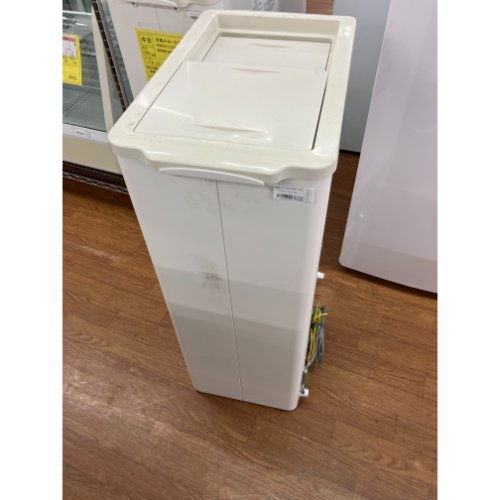 【中古】氷るストッカー パナソニック(Panasonic) SCR-CDS45 幅318×奥ふかさ531×高さ865 【貨物輸送別途積もり書き】【御勤め用】【飲食店 バス発着場 勝手もと備品 氷るストッカー 御勤め用氷るストッカー】