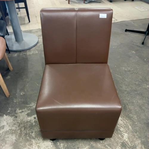 【中古】長いす 茶 幅500×奥ふかさ600×高さ800 座面高さ：420 【貨物輸送無料】【御勤め用】【飲食店 バス発着場 勝手もと備品 長いす 御勤め用長いす】