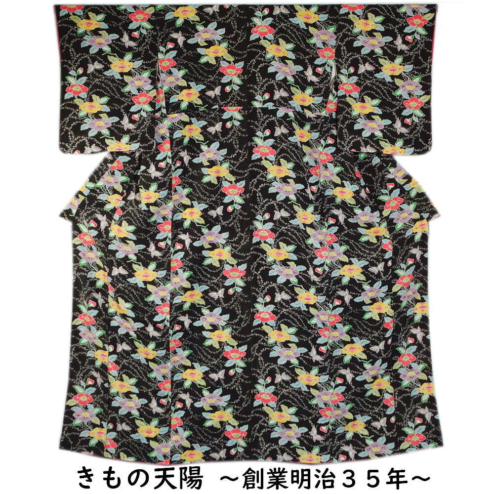小紋 椿に蝶模様 黒色系 ちりめん Mサイズ 【中古 小紋 リサイクル リサイクル着物 小紋 中古 リサイクル小紋 コモン 正絹 踊り着物 仕立て上がり お茶 踊り 】