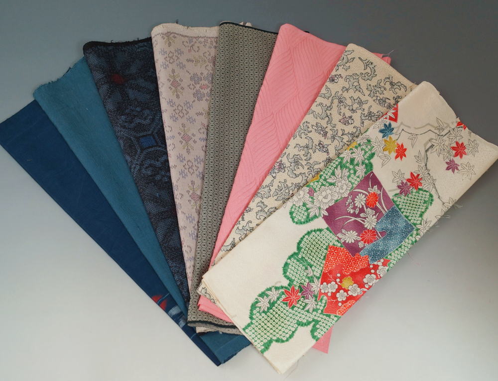 楽天市場 端切れ ５枚 セット 22 1 小紋４枚 紬１枚 サイズ35 70cm以上 中古 縮緬 着物 マスク用 ハンドメイド マスクの生地 手作り つるし雛 和小物 ハギレ セット 着物生地 和柄 はぎれ 正絹 着物リメイク リフォーム 絹 着物地 マスク リサイクル着物 解き地 端