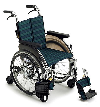 ミキ Miki SKT-5 自走型車いす 低座面室内用 6輪 コンパクト ハイポリマータイヤ 【送料無料】※ 北海道･沖縄･離島は別途送料