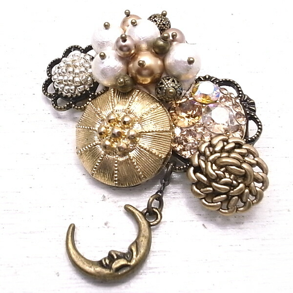 金色の雲ブローチ きらきら デコレーション ジュエルデコ 【atelier-kika [ アトリエ・キカ ]】 アクセサリー/ハンドメイド/作家